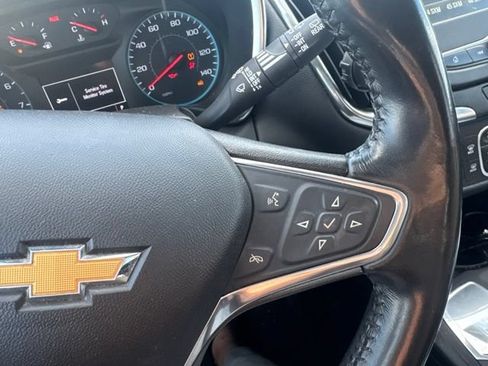 Used 2018 Chevrolet Equinox LT FWD image 10