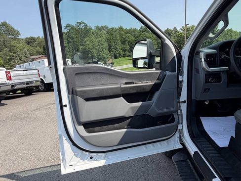 Used 2023 Ford F250 XL w/ Snow Plow Prep Package AWD/4WD image 28