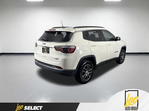 Used 2018 Jeep Compass Latitude w/ Popular Equipment Group AWD/4WD image 5