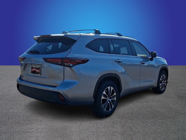 Used 2024 Toyota Highlander XLE FWD image 4