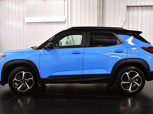 Used 2023 Chevrolet TrailBlazer RS w/ Sun and Liftgate Package image 4