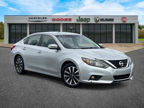 Used 2017 Nissan Altima 2.5 SL FWD image 2