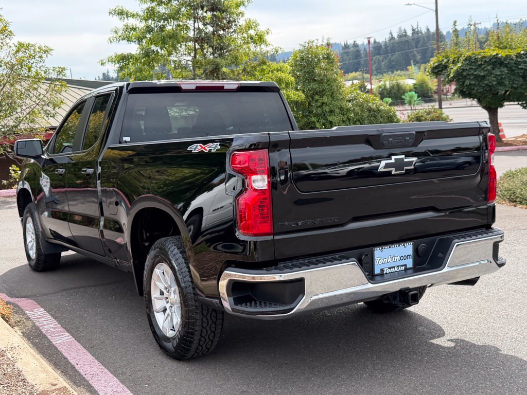 Used 2023 Chevrolet Silverado 1500 LT w/ LPO, Dark Essentials Package AWD/4WD image 5
