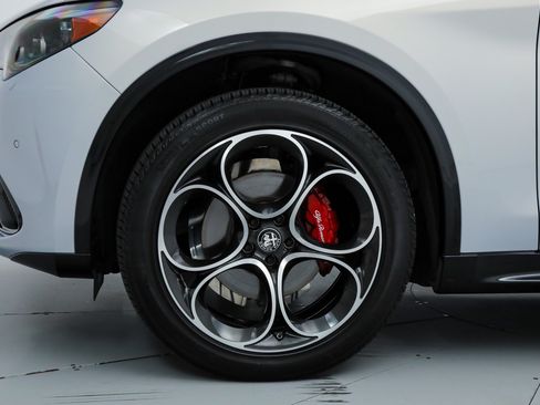 New 2025 Alfa Romeo Stelvio Sprint w/ Veloce Package AWD/4WD image 17