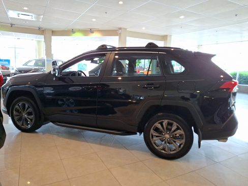 Certified 2023 Toyota RAV4 XLE Premium image 4