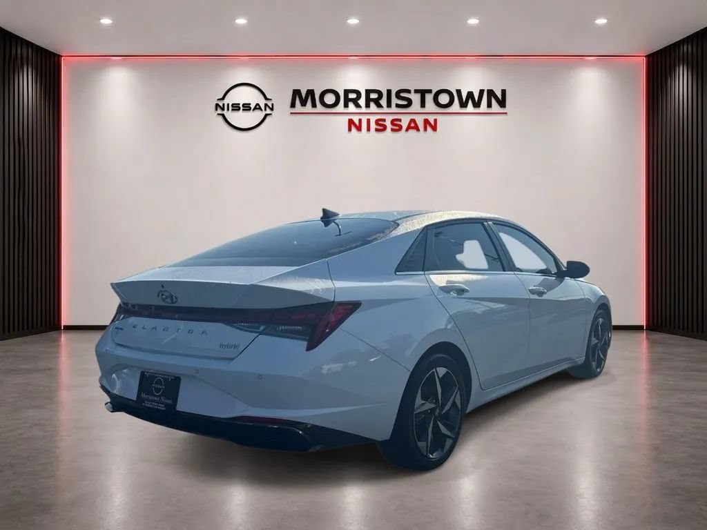Used 2023 Hyundai Elantra Limited w/ Preferred Accessory Package FWD image 3