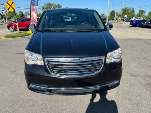 Used 2015 Chrysler Town & Country Touring-L w/ Driver Convenience Group image 23