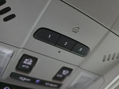Used 2020 GMC Acadia SLE w/ Driver Convenience Package AWD/4WD image 17