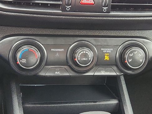 Used 2023 Kia Forte LX image 17