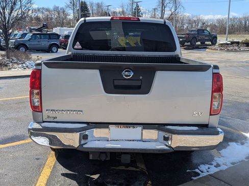 Used 2013 Nissan Frontier SV image 4