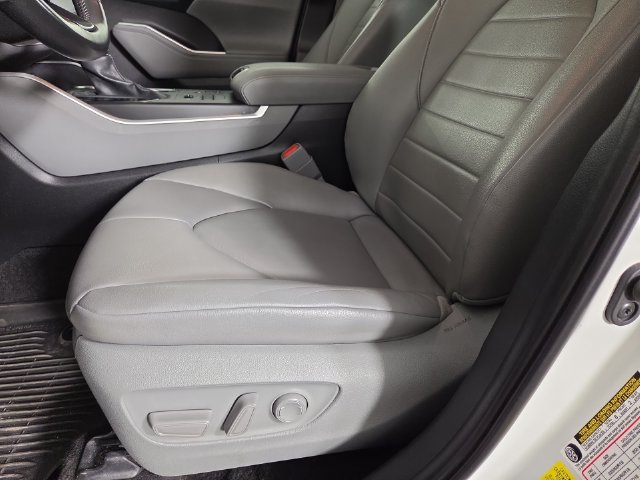 Used 2024 Toyota Highlander XLE AWD/4WD image 33