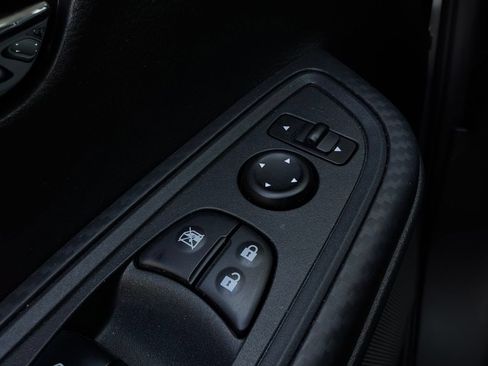 Used 2025 Nissan Versa SV FWD image 21
