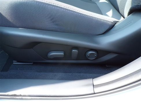 Used 2025 Subaru Crosstrek 2.0i Premium image 14