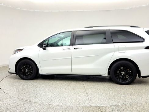 Used 2023 Toyota Sienna XSE AWD/4WD image 8