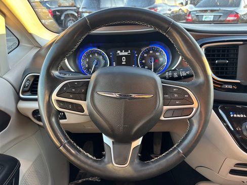 Used 2022 Chrysler Voyager LX FWD image 20