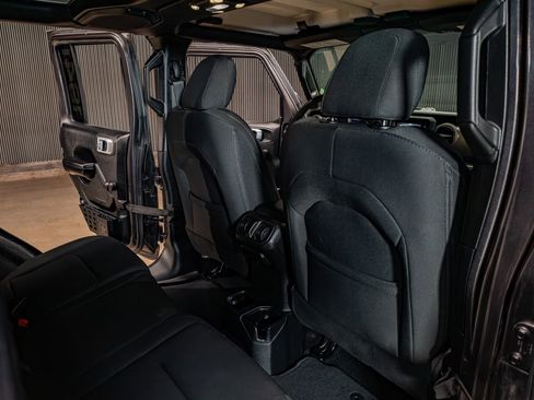 Used 2019 Jeep Wrangler Unlimited Sport AWD/4WD image 19