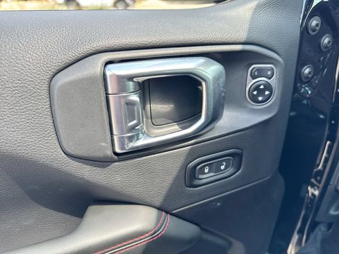 Used 2025 Jeep Gladiator Rubicon AWD/4WD image 13