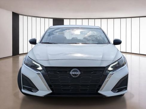 Used 2025 Nissan Altima 2.5 SV image 2