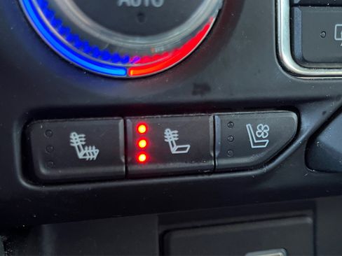 Used 2022 GMC Yukon XL AT4 image 21