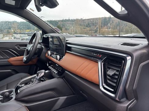 Used 2024 GMC Canyon AT4 w/ AT4 Premium Package image 27