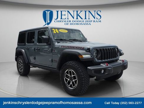 Used 2024 Jeep Wrangler Unlimited Rubicon AWD/4WD image 2