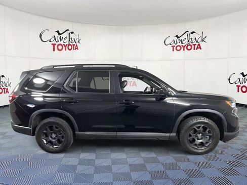 Used 2025 Honda Pilot TrailSport image 8