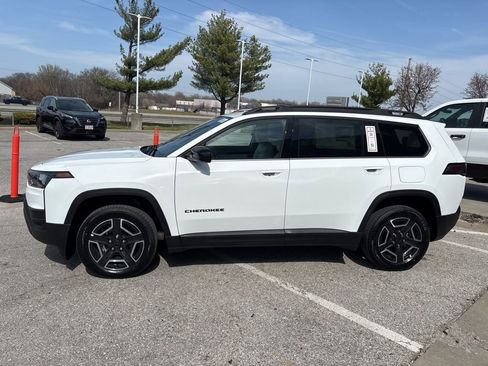 New 2026 Jeep Cherokee Laredo AWD/4WD image 17