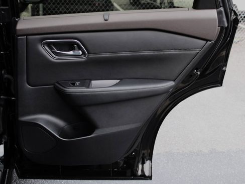 Certified 2023 Nissan Rogue Platinum w/ Platinum Premium Package image 19