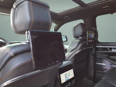 Used 2022 Jeep Grand Wagoneer Series III w/ Rear Seat Video Group 1 AWD/4WD image 17