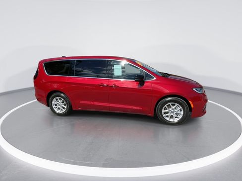 Used 2024 Chrysler Pacifica Touring-L FWD image 23
