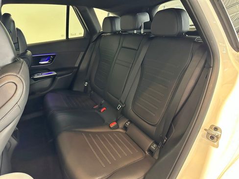 Used 2025 Mercedes-Benz GLC 300 4MATIC image 29