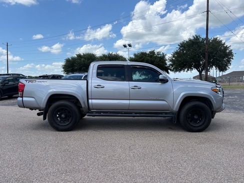 Used 2016 Toyota Tacoma TRD Sport w/ Towing Package RWD image 4
