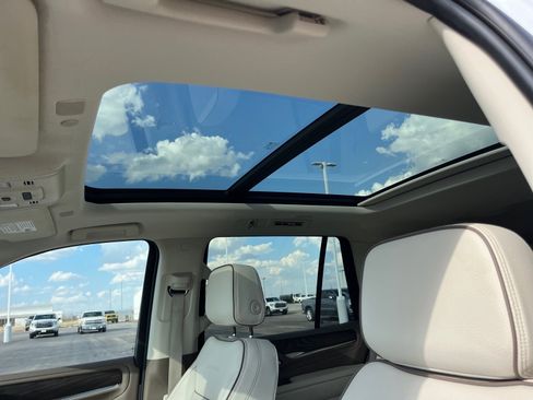 Used 2022 GMC Yukon Denali image 13