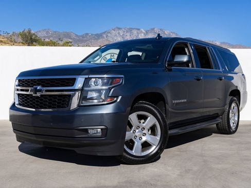 Used 2019 Chevrolet Suburban LT w/ Luxury Package AWD/4WD image 8