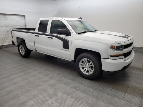Used 2018 Chevrolet Silverado 1500 Custom w/ Custom Value Package RWD image 11
