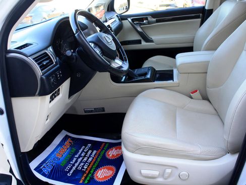 Used 2023 Lexus GX 460 Luxury w/ Sport Design Package image 17