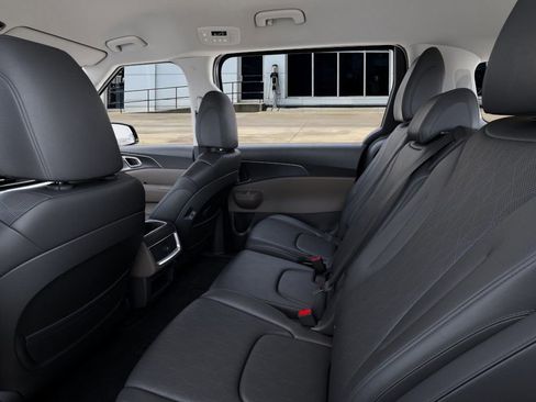 New 2026 Kia Carnival LXS image 18
