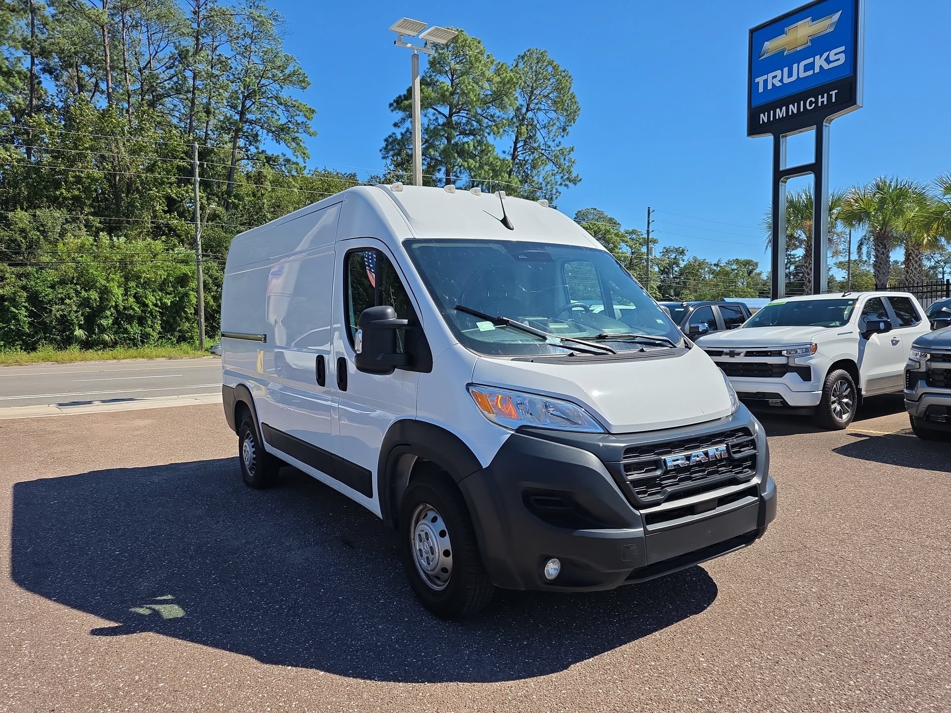 Used 2024 RAM ProMaster 2500 w/ Convenience Group FWD image 2