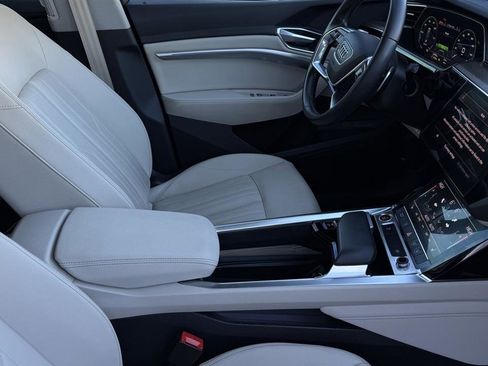 Used 2021 Audi e-tron Premium image 29