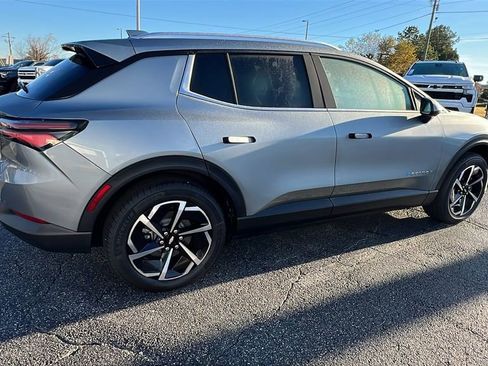 New 2026 Chevrolet Equinox EV LT image 5