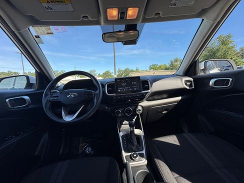 Used 2025 Hyundai Venue SEL image 33