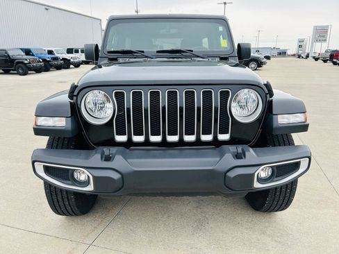 Used 2019 Jeep Wrangler Unlimited Sahara AWD/4WD image 29