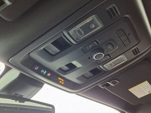 Used 2022 GMC Yukon SLT w/ SLT Premium Package image 15