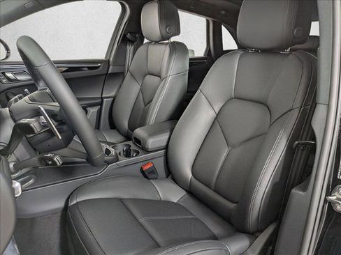 New 2026 Porsche Macan image 5