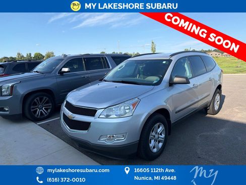 Used 2010 Chevrolet Traverse LS FWD image 3