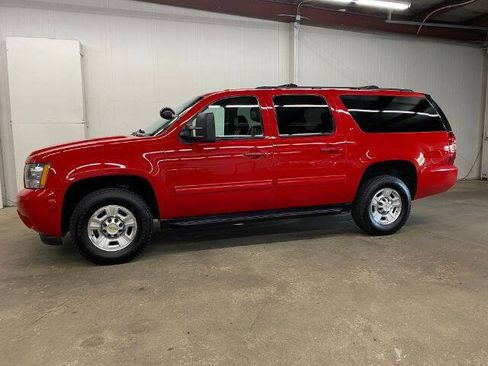 Used 2010 Chevrolet Suburban 2500 LT w/ Snow Plow Prep Package AWD/4WD image 1