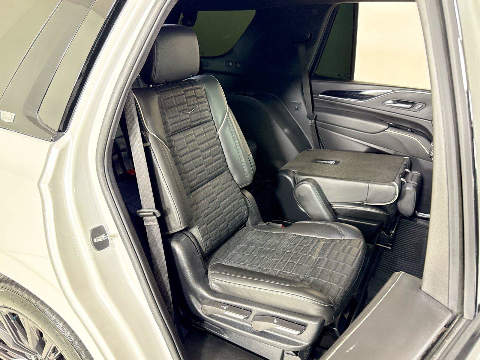 Used 2024 Cadillac Escalade V w/ LPO, ONYX Package AWD/4WD image 31