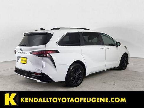 Used 2024 Toyota Sienna XSE AWD/4WD image 5