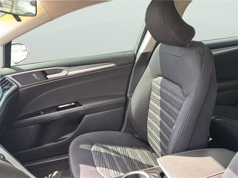 Used 2016 Ford Fusion SE FWD image 12