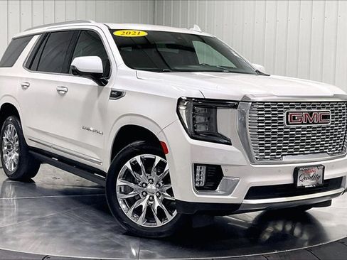 Used 2021 GMC Yukon Denali w/ Denali Premium Package AWD/4WD image 3